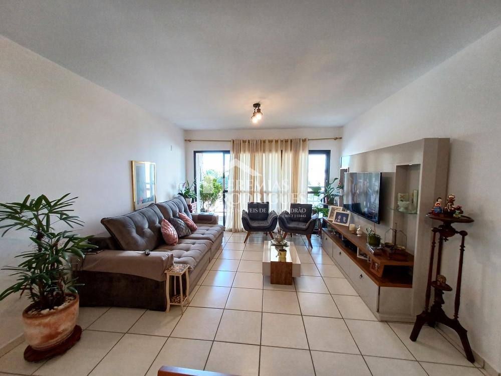 Comprar Apartamento / Padrão em Pindamonhangaba - Foto 1