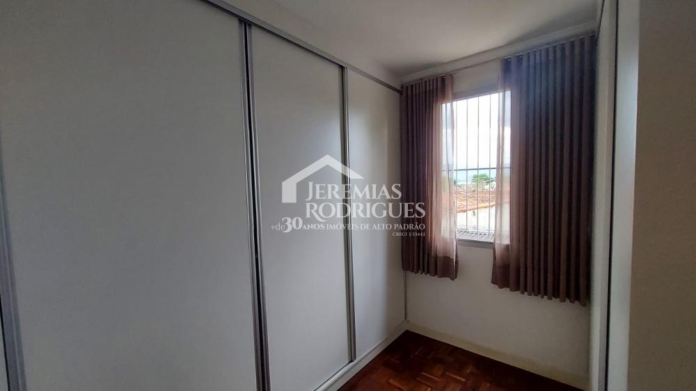 Alugar Apartamento / Padrão em Pindamonhangaba R$ 1.700,00 - Foto 13