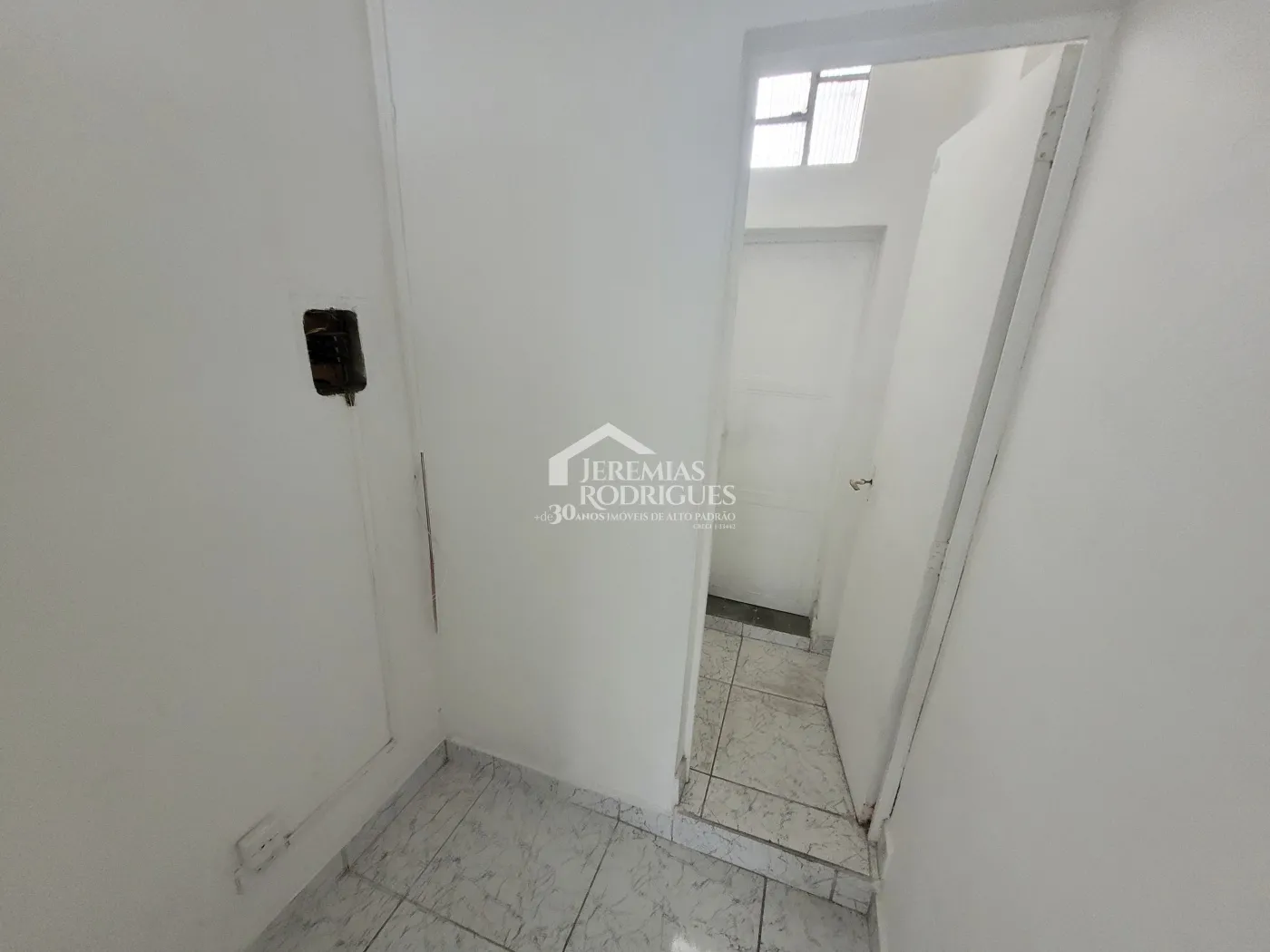 Alugar Comercial / Sala em Pindamonhangaba R$ 2.500,00 - Foto 6