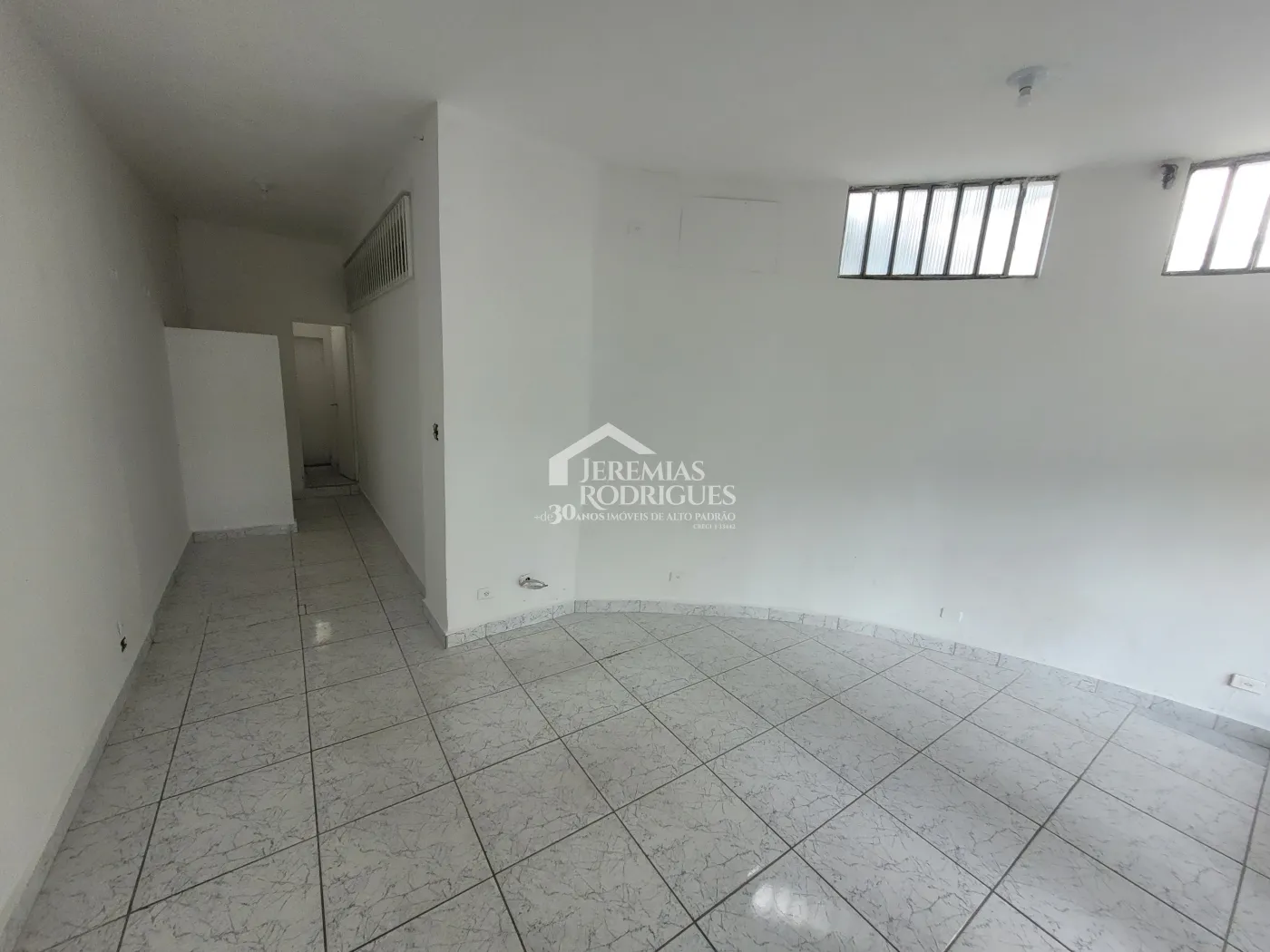 Alugar Comercial / Sala em Pindamonhangaba R$ 2.500,00 - Foto 3