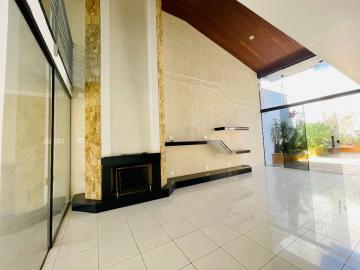 Alugar Casa / Padrão em Taubaté. apenas R$ 1.000.000,00