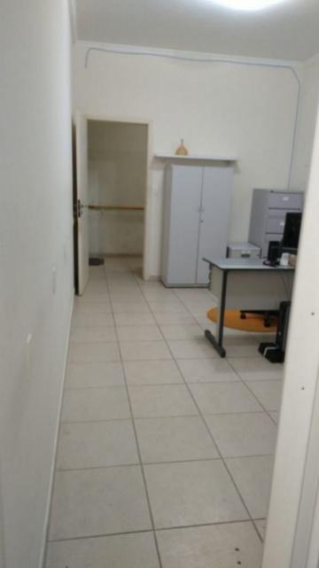 Pindamonhangaba Centro Comercial Locacao R$ 1.300,00 Condominio R$400,00 Area construida 31.00m2