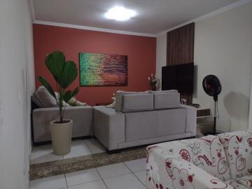 Alugar Casa / Padrão em Taubaté. apenas R$ 4.200,00