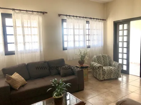 Alugar Casa / Padrão em Taubaté. apenas R$ 1.300,00