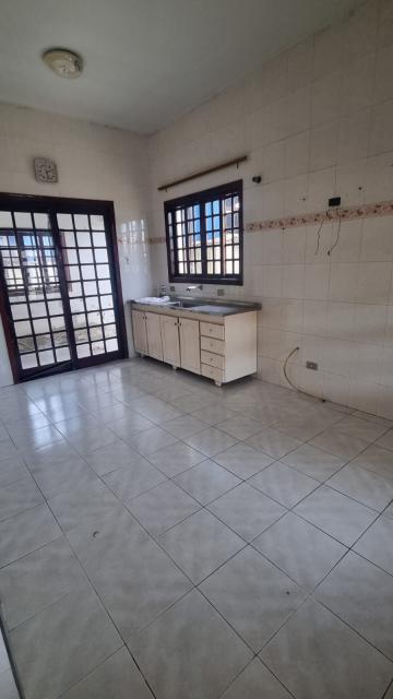 Alugar Casa / Sobrado em Pindamonhangaba. apenas R$ 3.000,00