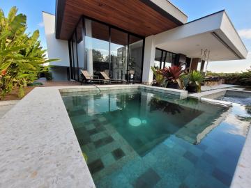 Alugar Casa / Condomínio em Pindamonhangaba. apenas R$ 2.700.000,00