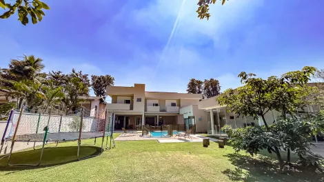 Alugar Casa / Condomínio em Pindamonhangaba. apenas R$ 2.990.000,00